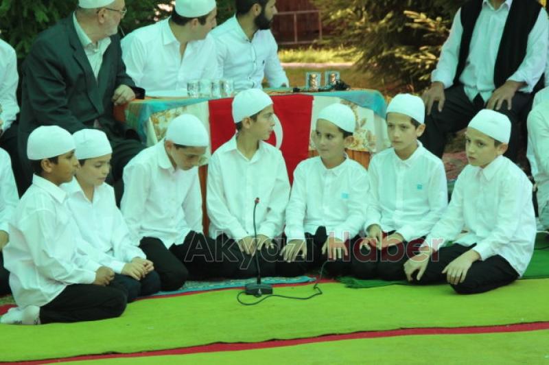 Acelle Yayla Kuran Kursunun düzenlemiş olduğu hatim cemiyeti davetlileri mest etti