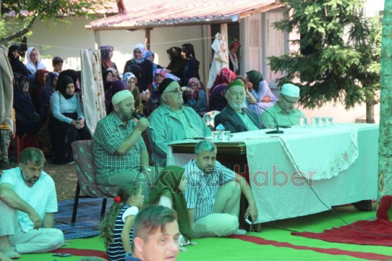 Acelle Yayla Kuran Kursunun düzenlemiş olduğu hatim cemiyeti davetlileri mest etti