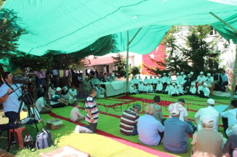 Acelle Yayla Kuran Kursunun düzenlemiş olduğu hatim cemiyeti davetlileri mest etti