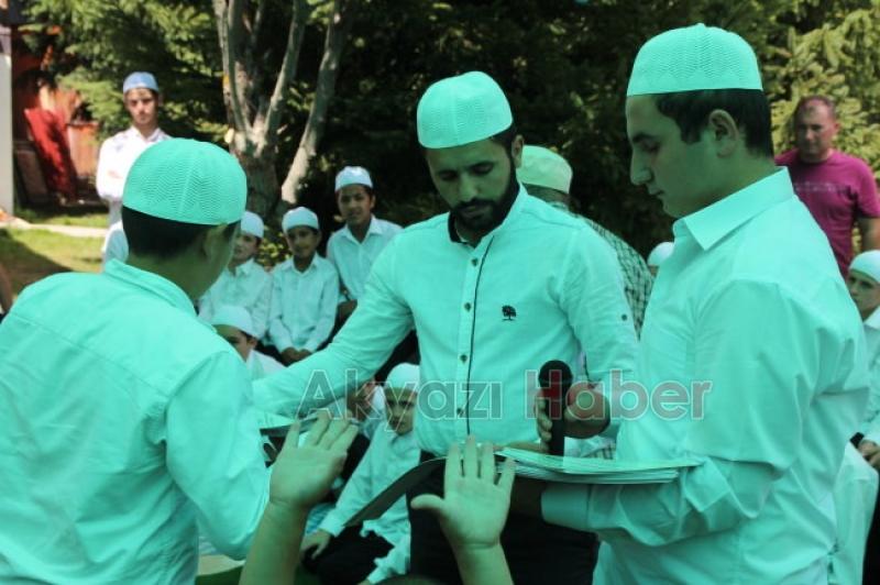 Acelle Yayla Kuran Kursunun düzenlemiş olduğu hatim cemiyeti davetlileri mest etti