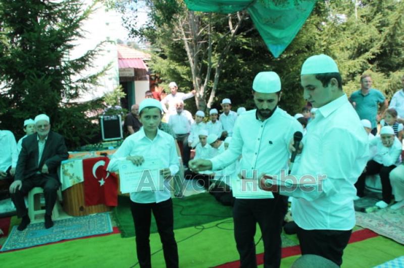 Acelle Yayla Kuran Kursunun düzenlemiş olduğu hatim cemiyeti davetlileri mest etti