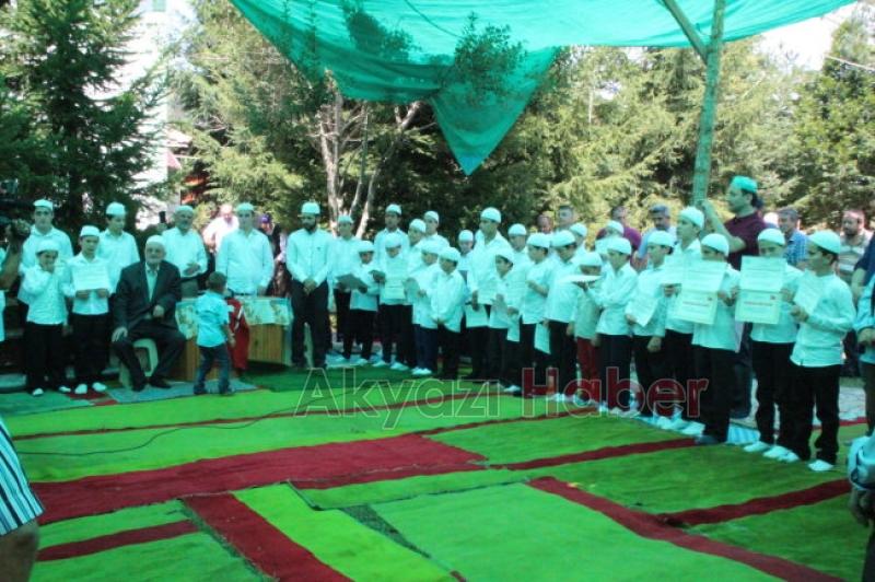 Acelle Yayla Kuran Kursunun düzenlemiş olduğu hatim cemiyeti davetlileri mest etti