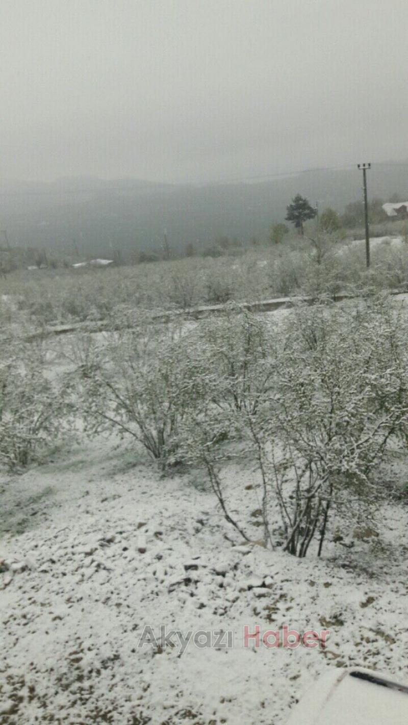 Acelle Yaylası Nisan Ayında Beyaza Büründü