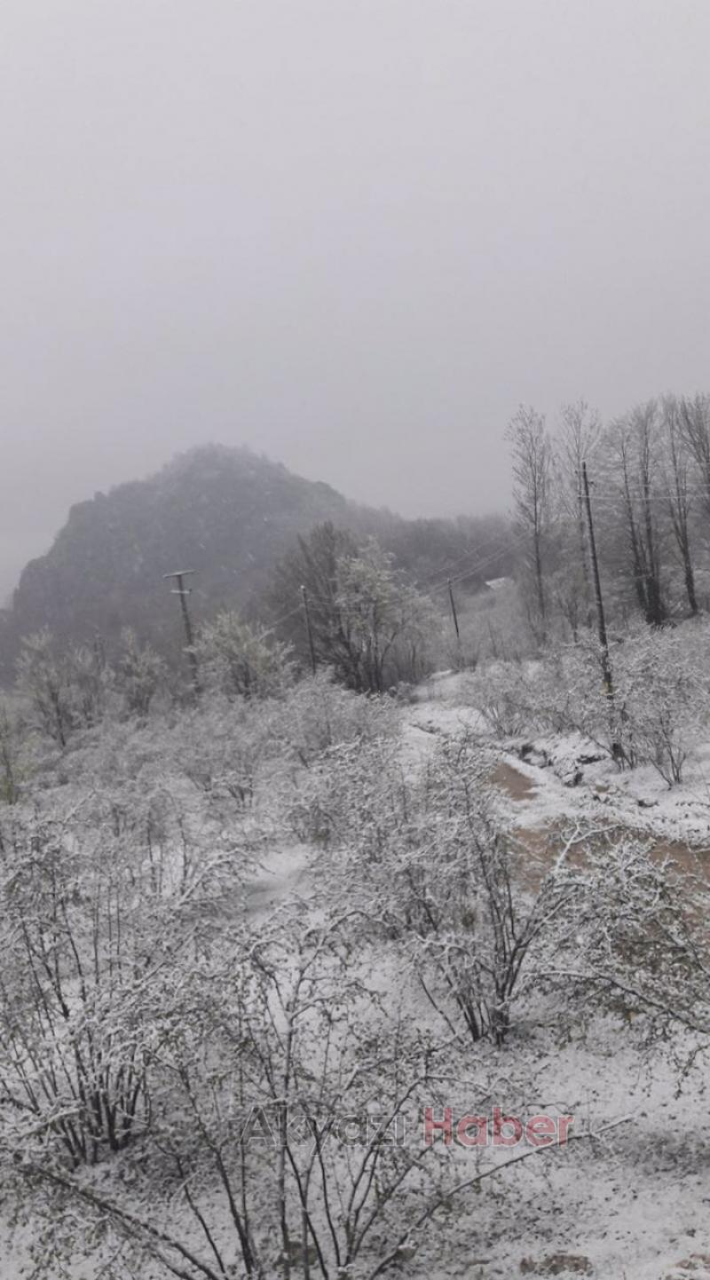 Acelle Yaylası Nisan Ayında Beyaza Büründü