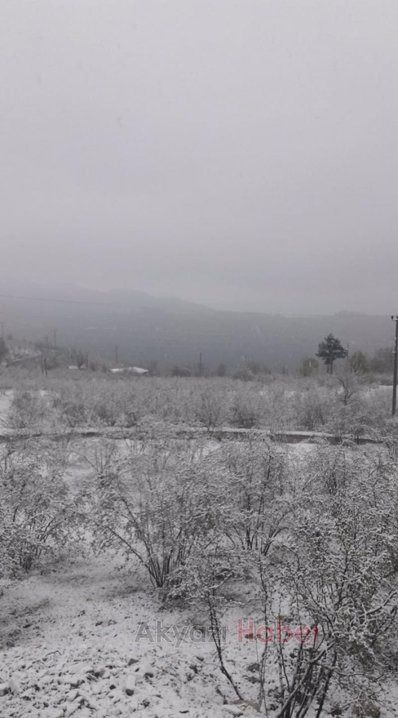 Acelle Yaylası Nisan Ayında Beyaza Büründü