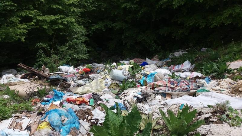 Acelle Yaylası Yolunda Çöp Rezaleti