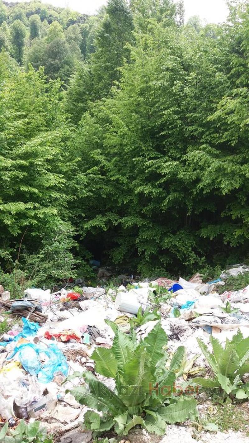 Acelle Yaylası Yolunda Çöp Rezaleti