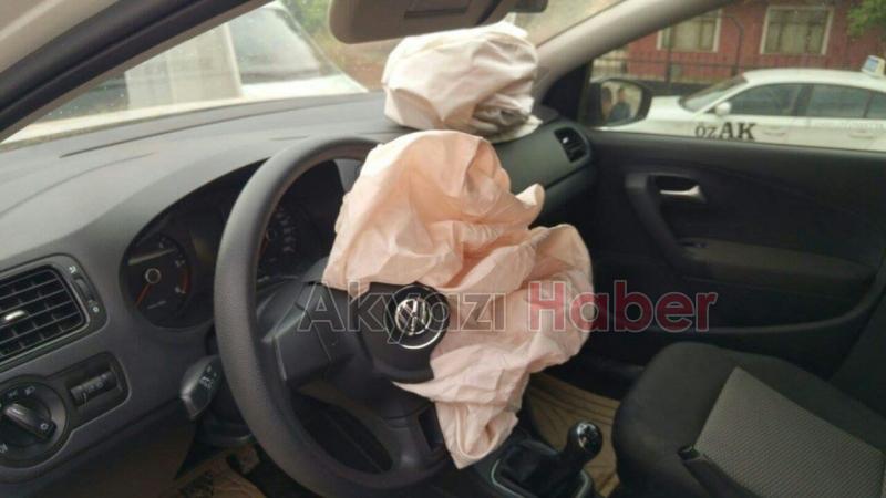 Açık Bırakılan Rögar Çukuruna Otomobil Düştü