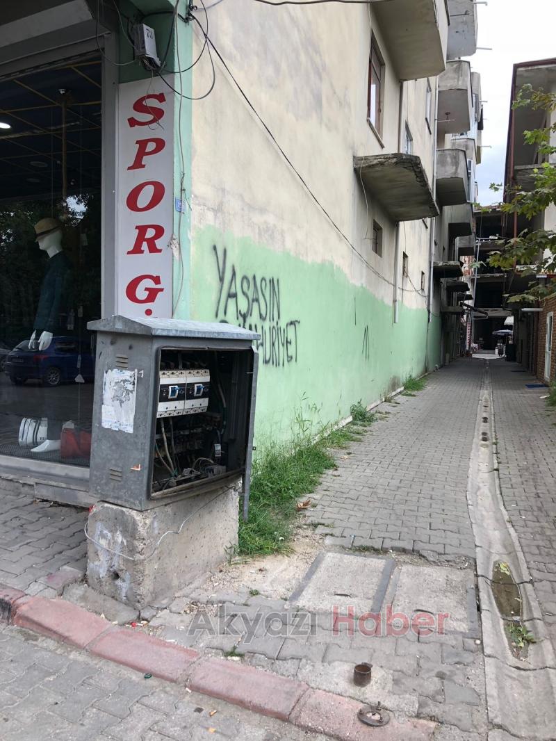 Açık elektrik panosu tehlike saçıyor
