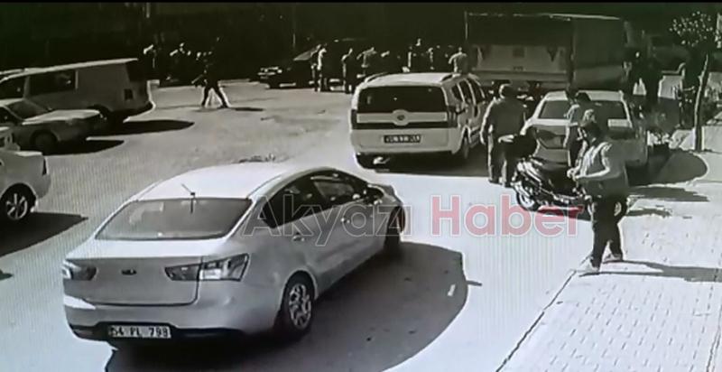 Ada Caddesinde Otomobil Motosiklete çarptı