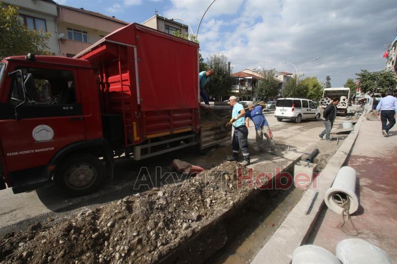 Ada Caddesinde Yağmur Suyu Çalışması devam ediyor