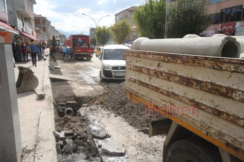 Ada Caddesinde Yağmur Suyu Çalışması devam ediyor