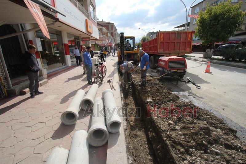 Ada Caddesinde Yağmur Suyu Çalışması devam ediyor