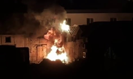 Adapazarı'nda 4 iş yeri yandı