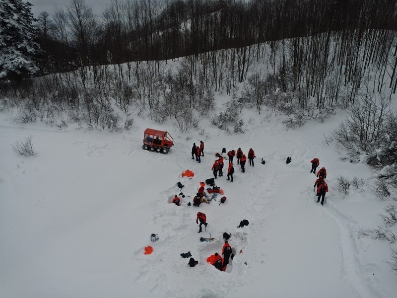 AFAD ekiplerinden çığda arama kurtarma tatbikatı
