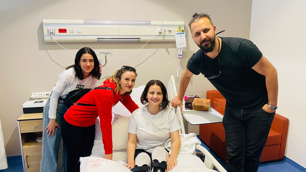 AFAD Gönüllüleri enkazdan kurtardıkları EDA'ya verdikleri sözü tuttu