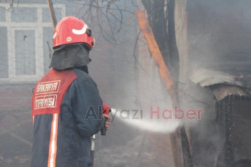 Ahır ve Samanlık Alev Alev Yandı