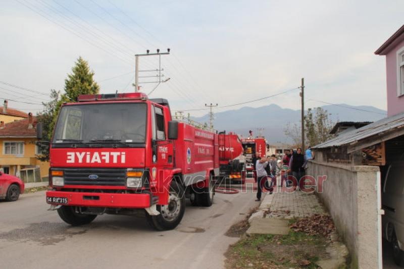 Ahır ve Samanlık Alev Alev Yandı