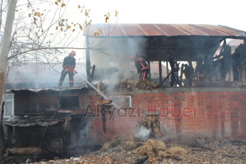 Ahır ve Samanlık Alev Alev Yandı