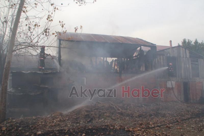 Ahır ve Samanlık Alev Alev Yandı