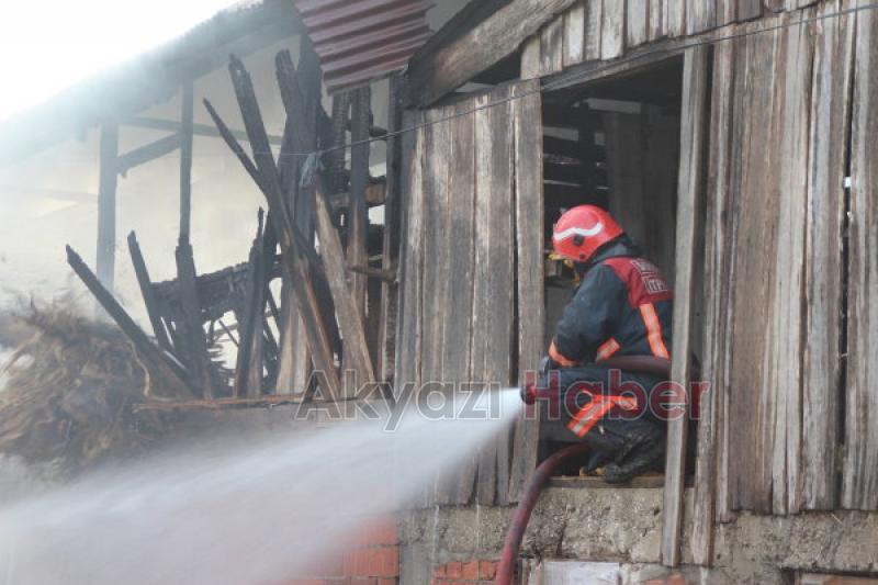 Ahır ve Samanlık Alev Alev Yandı