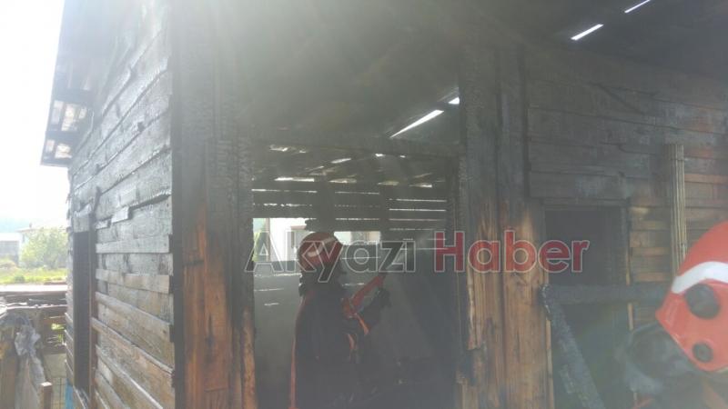 Ahır Yangını Korkuttu