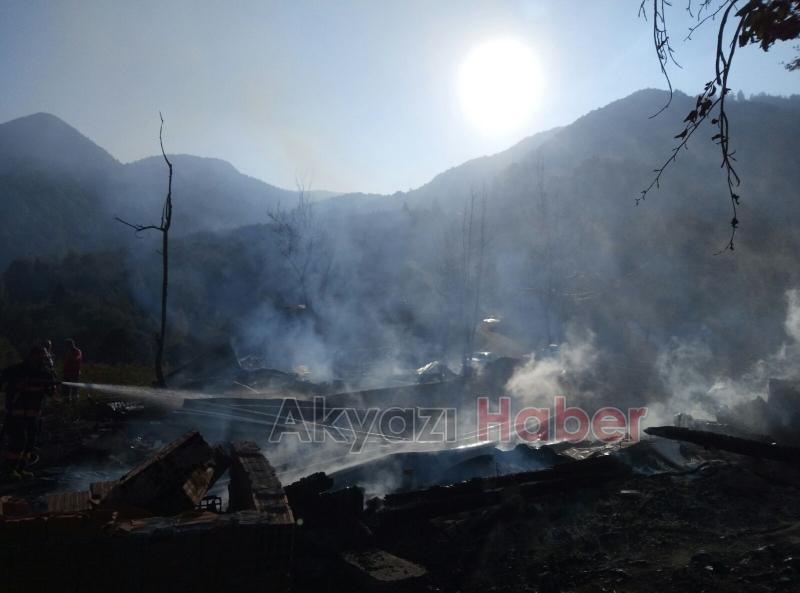 Ahşap Ev Alev Aldı