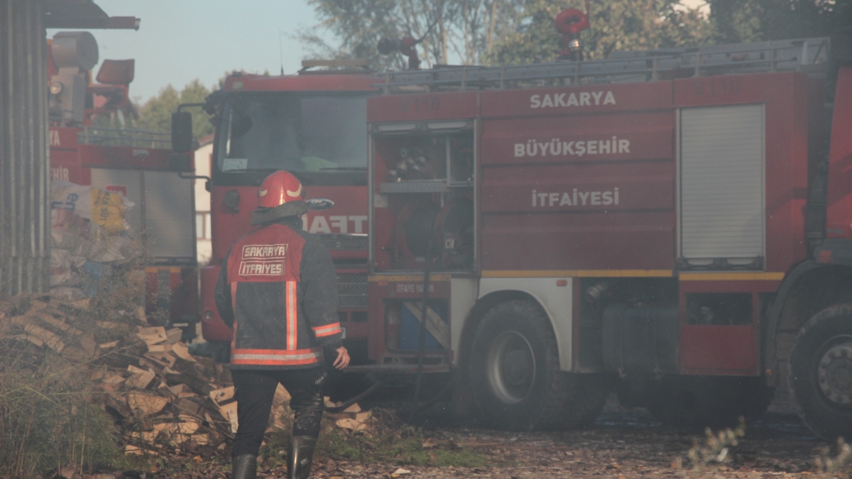 Ahşap sap İmalathanesinde Yangın Paniği!