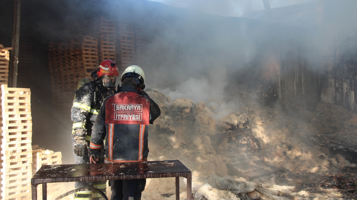 Ahşap sap İmalathanesinde Yangın Paniği!