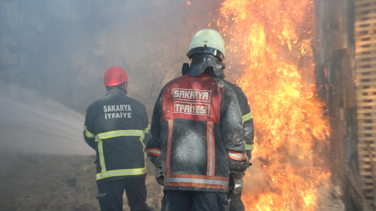 Ahşap sap İmalathanesinde Yangın Paniği!