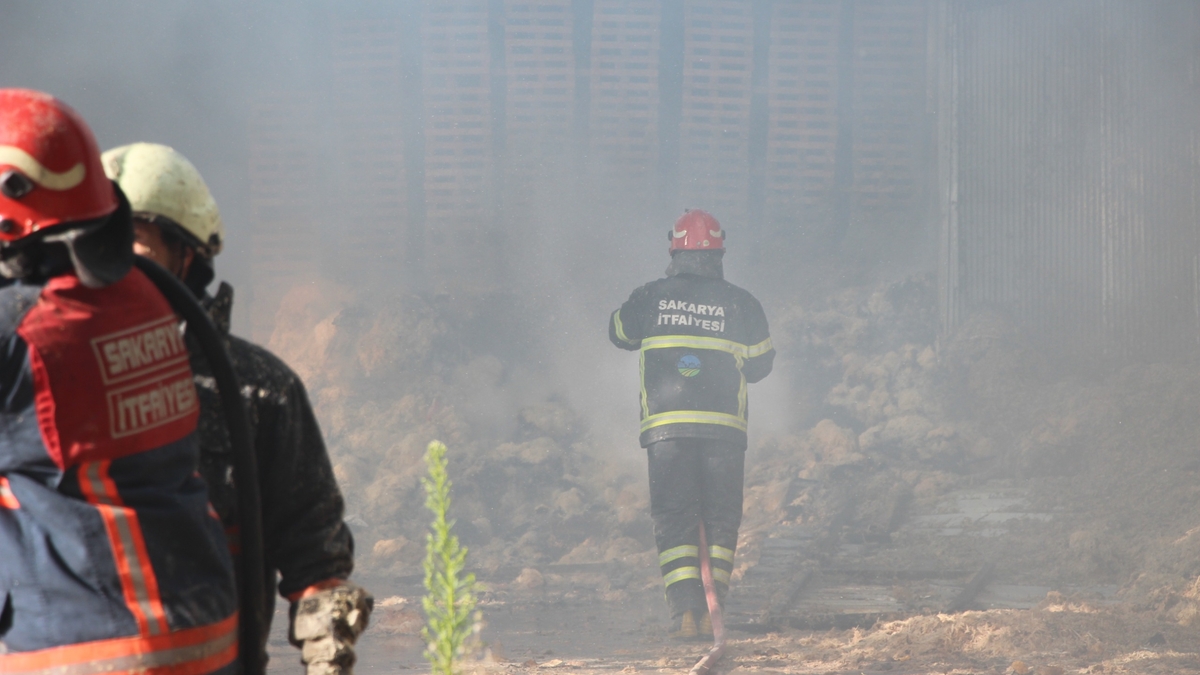 Ahşap sap İmalathanesinde Yangın Paniği!