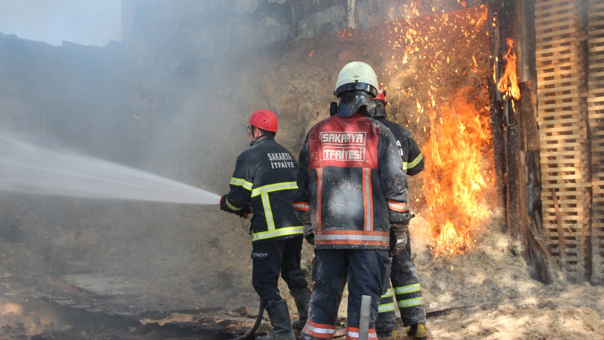 Ahşap sap İmalathanesinde Yangın Paniği!