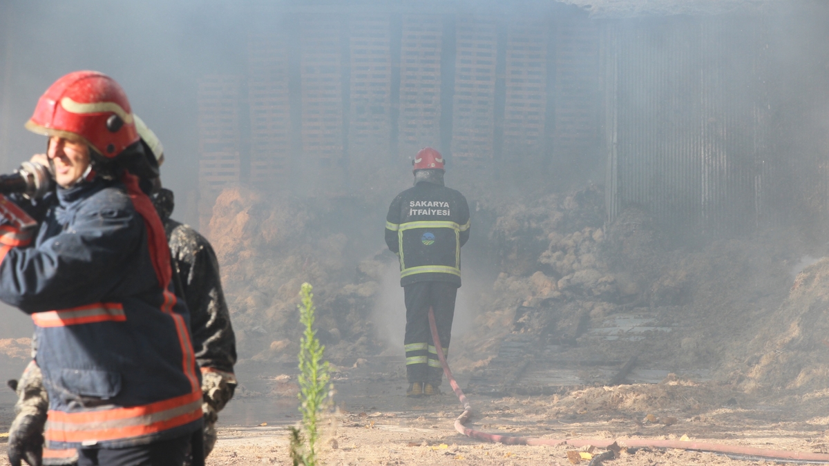 Ahşap sap İmalathanesinde Yangın Paniği!