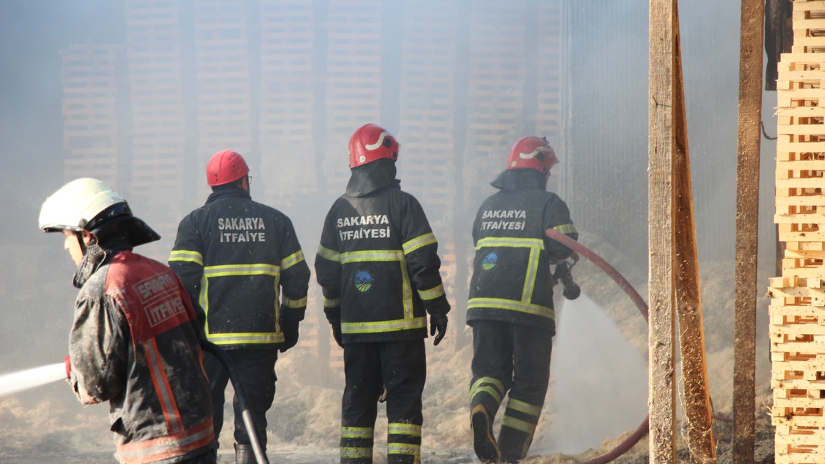 Ahşap sap İmalathanesinde Yangın Paniği!