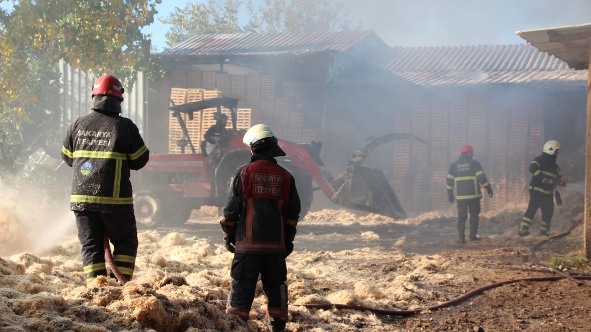 Ahşap sap İmalathanesinde Yangın Paniği!