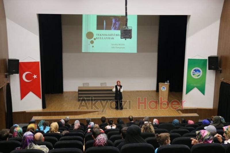 Ailelere teknoloji bağımlılığı anlatıldı  