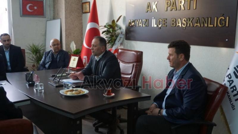 Ak Parti Akyazı İlçe Başkanı Basın Toplantısı Düzenledi