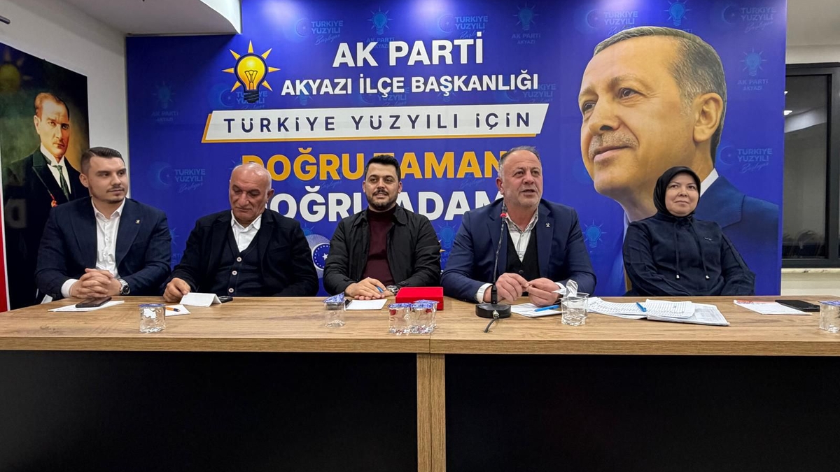 Ak parti Akyazı İlçe teşkilatı 2025 yılını değerlendirdi