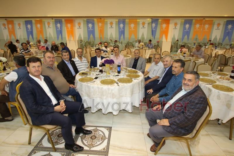 Ak Parti Akyazı İlçe Teşkilatı iftarda bir araya geldi