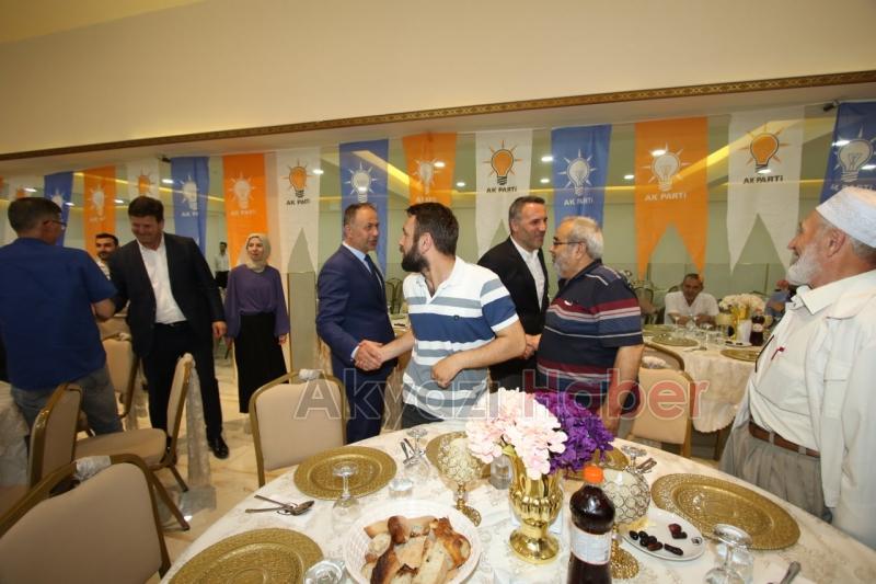 Ak Parti Akyazı İlçe Teşkilatı iftarda bir araya geldi