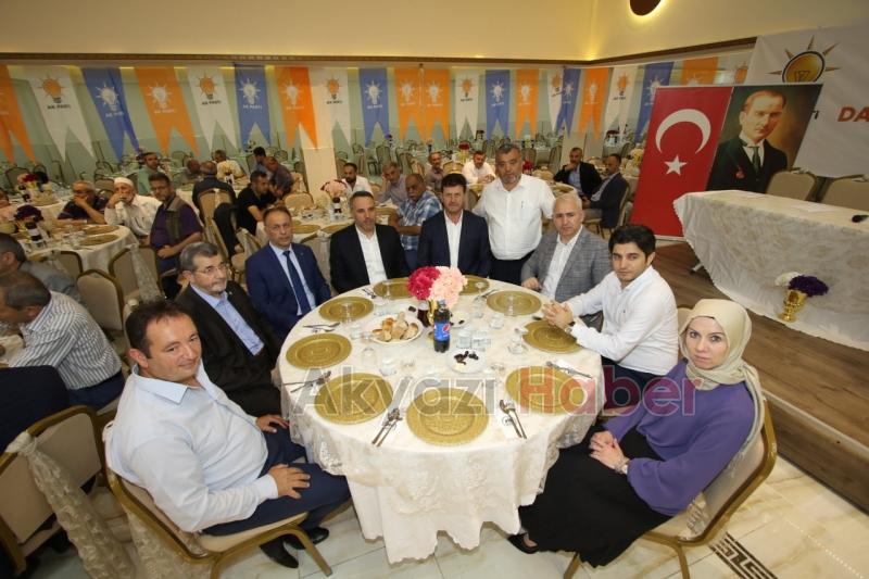 Ak Parti Akyazı İlçe Teşkilatı iftarda bir araya geldi