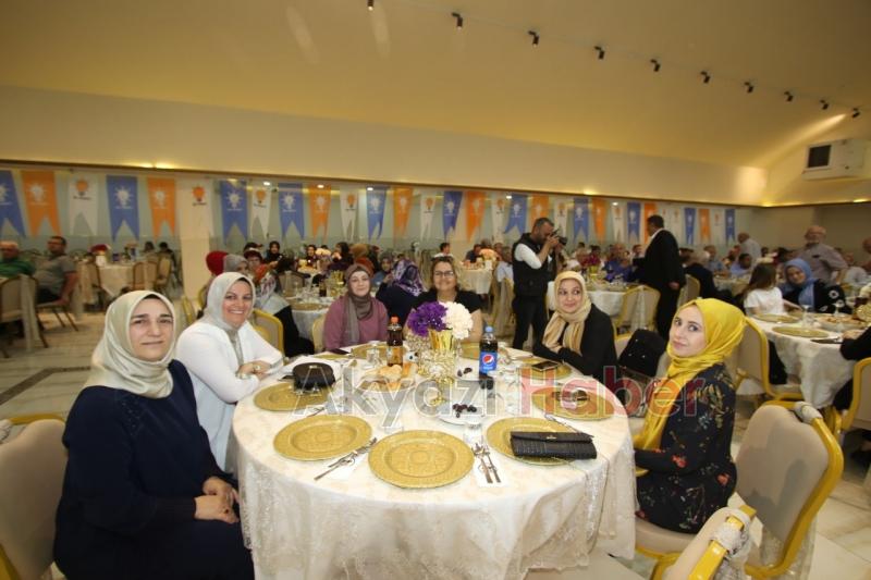 Ak Parti Akyazı İlçe Teşkilatı iftarda bir araya geldi