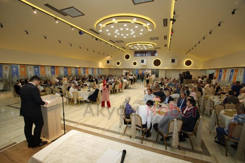 Ak Parti Akyazı İlçe Teşkilatı iftarda bir araya geldi