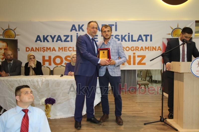 Ak Parti Akyazı İlçe Teşkilatı iftarda bir araya geldi