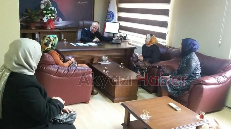 Ak Parti Akyazı Kadın Kollarından İlçe Emniyet Müdürlüğüne Taziye Ziyareti