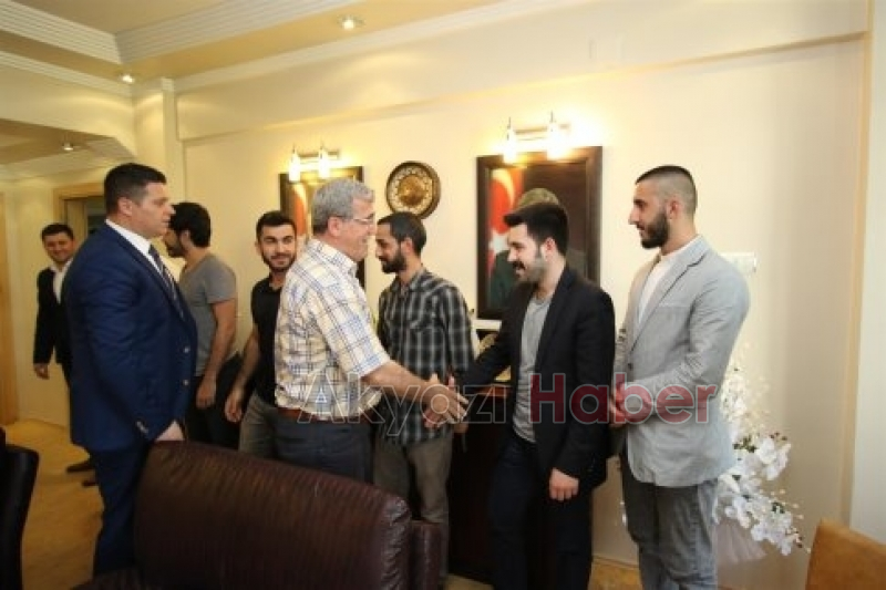 AK PARTİ GENÇLİK KOLLARINDAN BAŞKAN’A ZİYARET