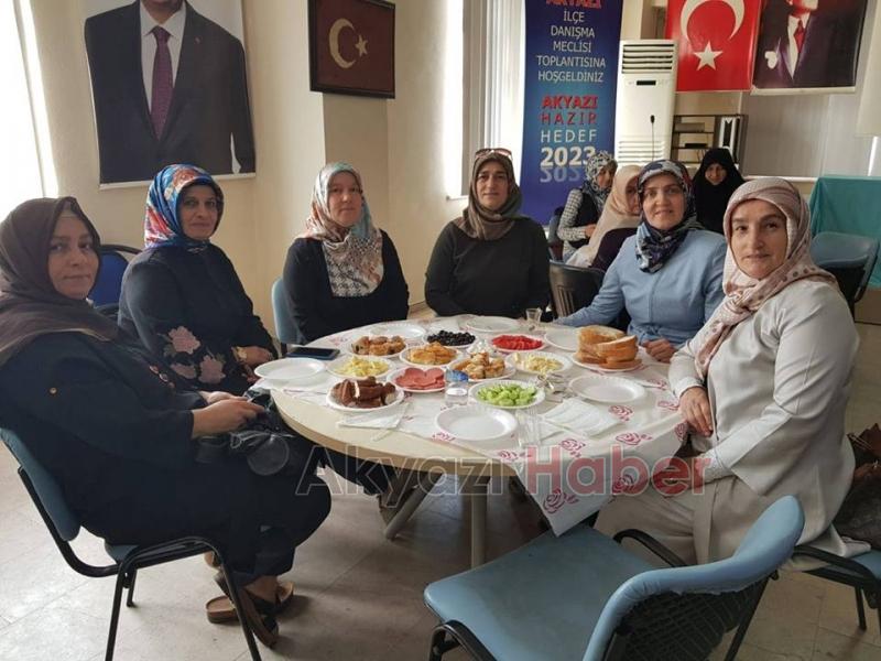 AK Parti Kadın Kolları Mahalle temsilcileriyle kahvaltıda buluştu