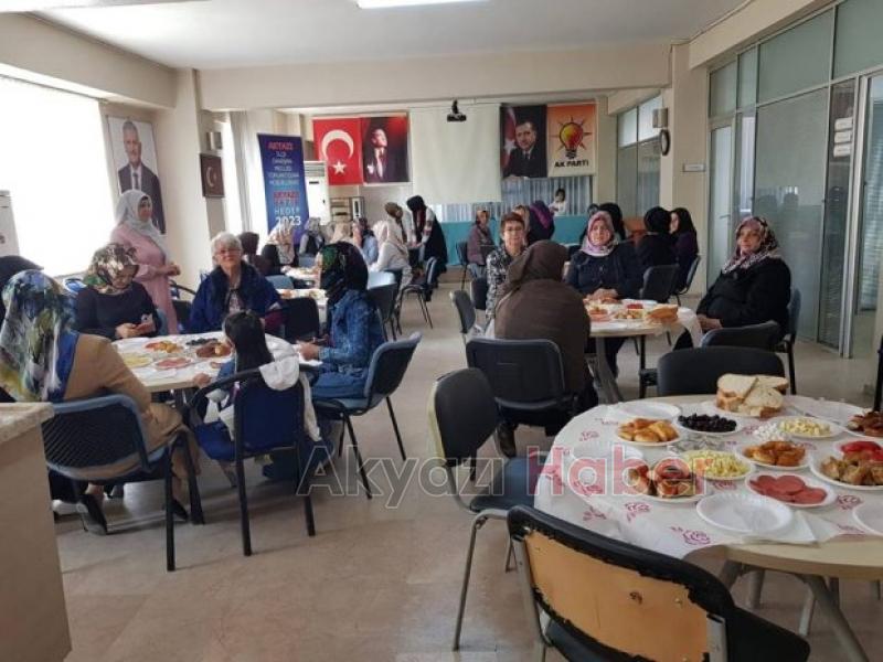 AK Parti Kadın Kolları Mahalle temsilcileriyle kahvaltıda buluştu
