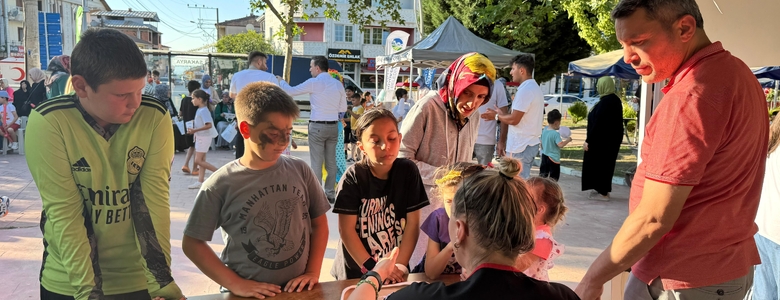 AK Parti Karapürçek İlçe Başkanı Çakırbaş, çocukların eğlencesine ortak oldu