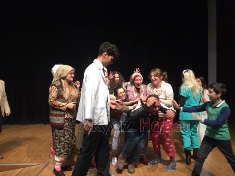 Akıl  Hastanesi Tiyatro Oyunu Bu Akşam